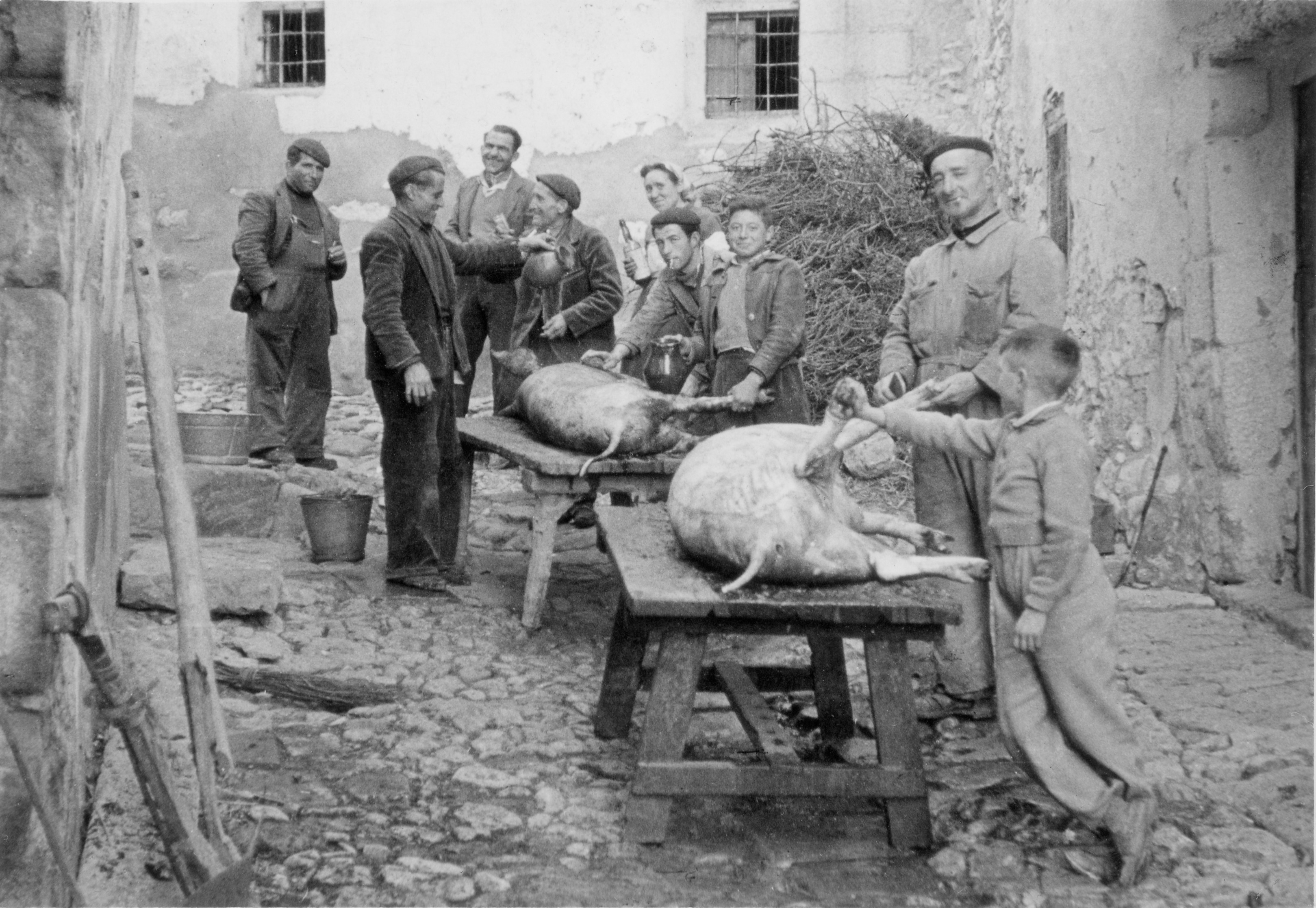 5 Generaciones dedicadas a la elaboración del jamón y embutidos selectos